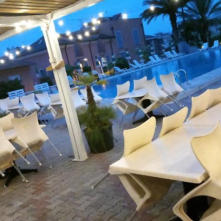 Bike And Breakfast Apartments Pietra Ligure Exterior photo