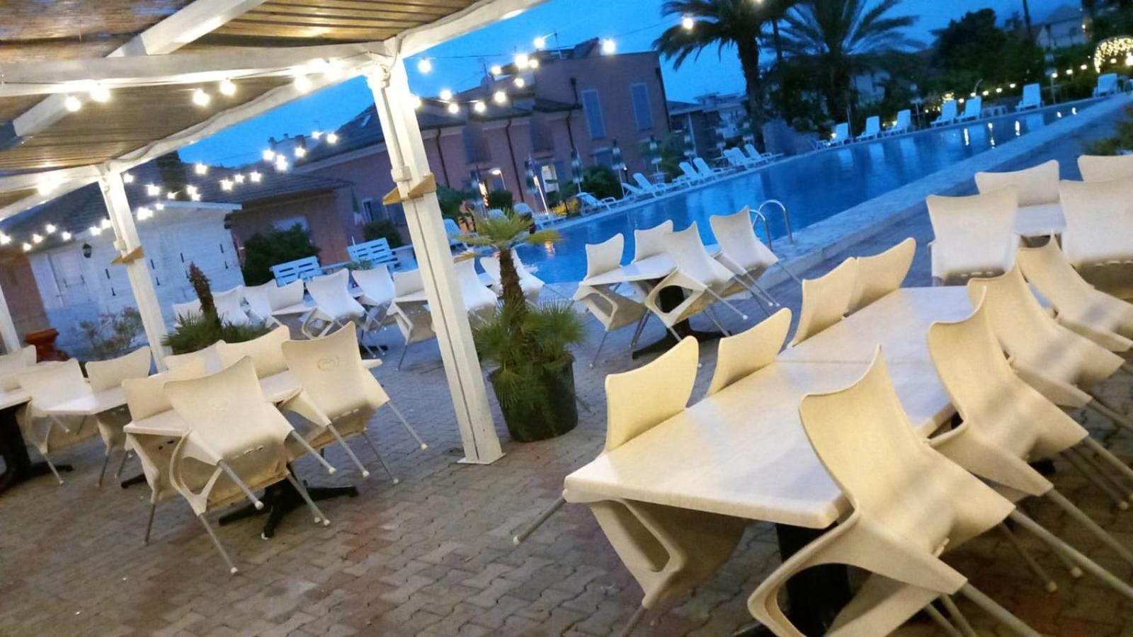 Bike And Breakfast Apartments Pietra Ligure Exterior photo